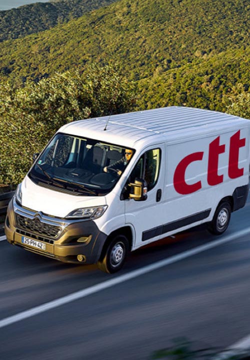 Carrinha branca dos CTT.